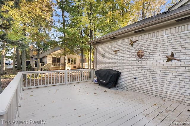 43058 W Kirkwood Drive, Clinton Township, MI 48038