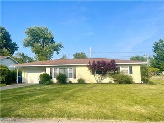785 Howell Street, Sheffield Lake, OH 44054