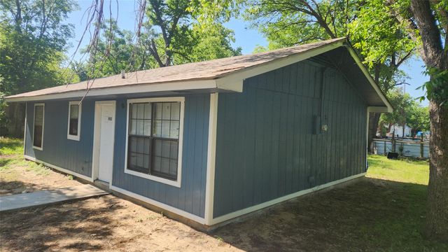 903 W 1st ST, Cameron, TX 76520