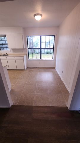 903 W 1st ST, Cameron, TX 76520