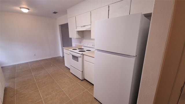 903 W 1st ST, Cameron, TX 76520