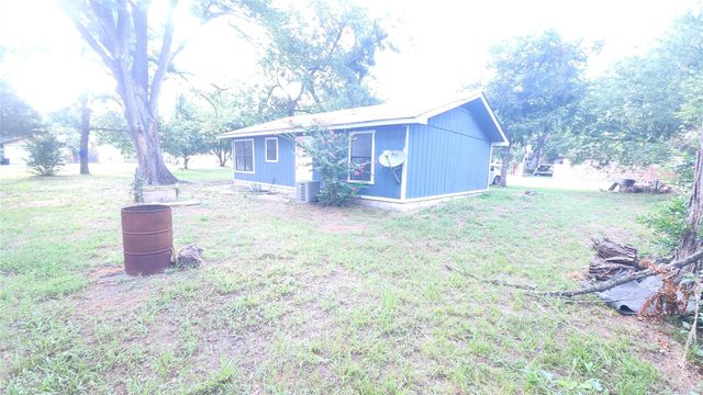 903 W 1st ST, Cameron, TX 76520