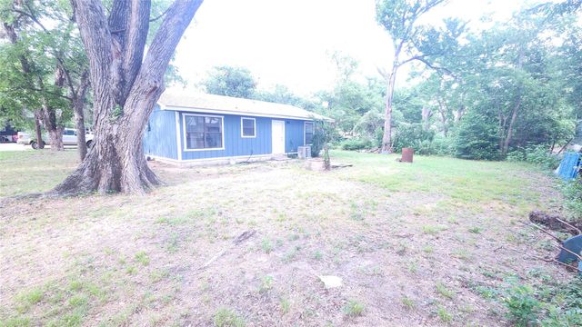 903 W 1st ST, Cameron, TX 76520