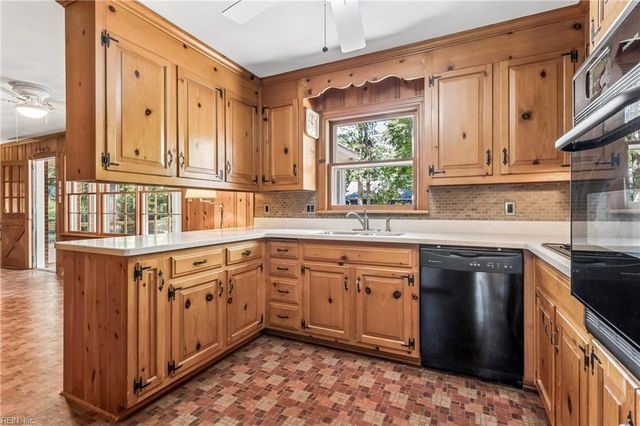 9 Scott RD, Newport News, VA 23606
