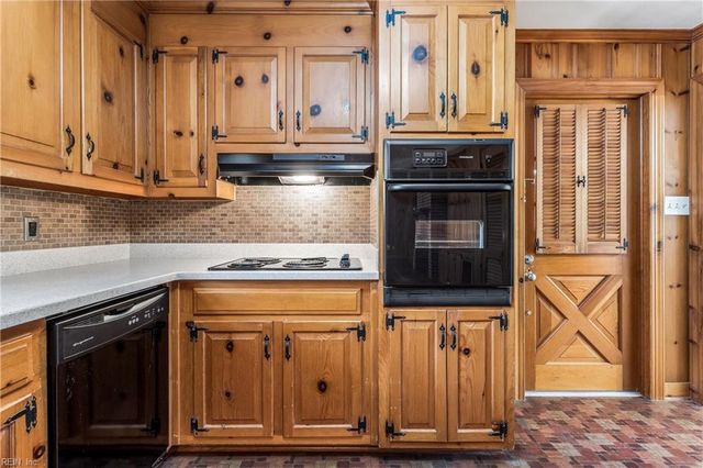 9 Scott RD, Newport News, VA 23606
