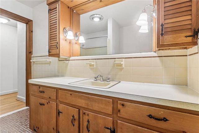 9 Scott RD, Newport News, VA 23606