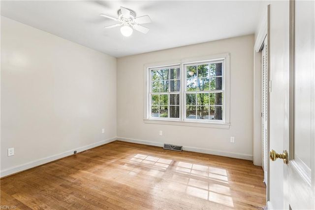 9 Scott RD, Newport News, VA 23606