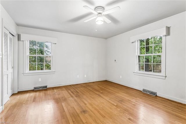 9 Scott RD, Newport News, VA 23606