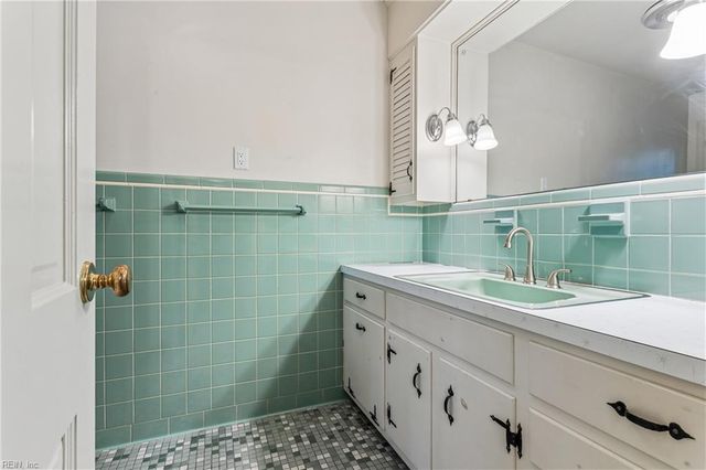 9 Scott RD, Newport News, VA 23606