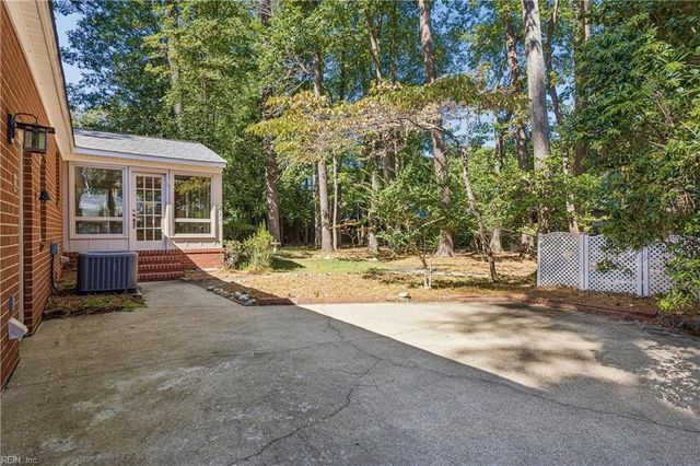 9 Scott RD, Newport News, VA 23606