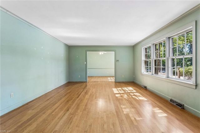 9 Scott RD, Newport News, VA 23606