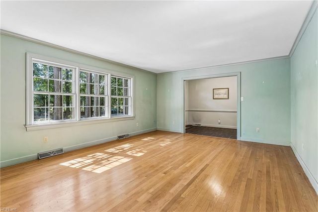 9 Scott RD, Newport News, VA 23606