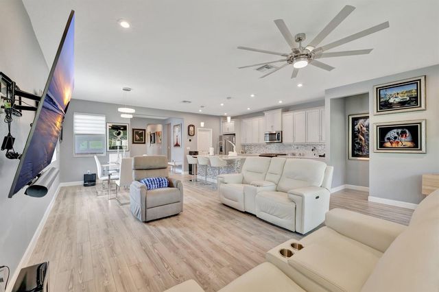 11527 SW Viridian Boulevard, Port St. Lucie, FL 34987