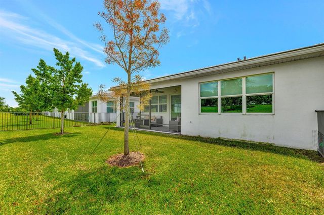 11527 SW Viridian Boulevard, Port St. Lucie, FL 34987