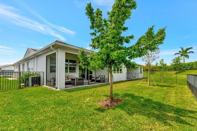 11527 SW Viridian Boulevard, Port St. Lucie, FL 34987