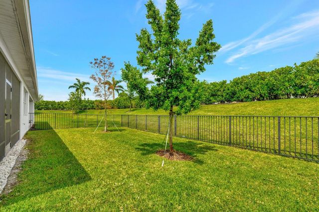 11527 SW Viridian Boulevard, Port St. Lucie, FL 34987