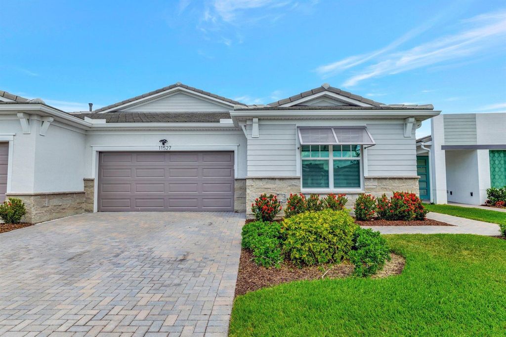 11527 SW Viridian Boulevard, Port St. Lucie, FL 34987