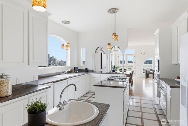 511 W Highland Drive, Seattle, WA 98119