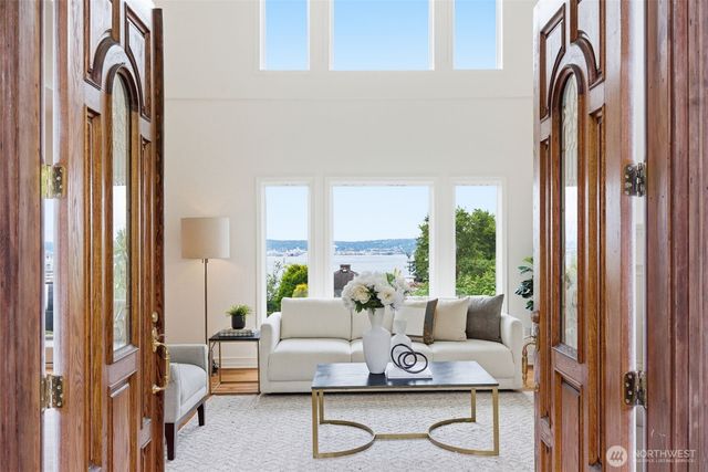 511 W Highland Drive, Seattle, WA 98119