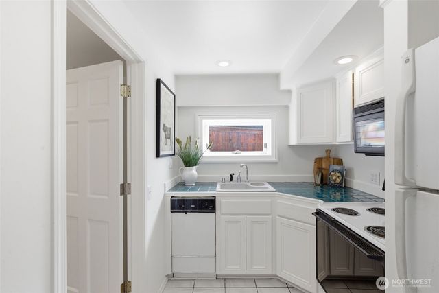 511 W Highland Drive, Seattle, WA 98119