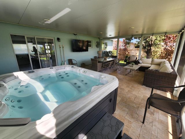 3546 Betty Ann Court E, Palm Beach Gardens, FL 33403