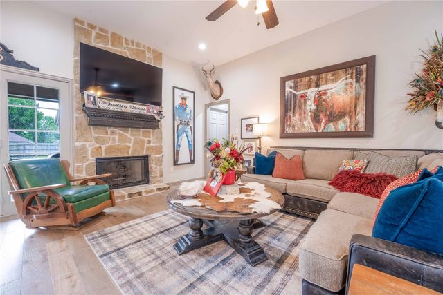 523 W 1st Street, Justin, TX 76247