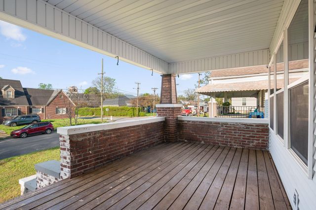 1703 E 14th Street, Chattanooga, TN 37404