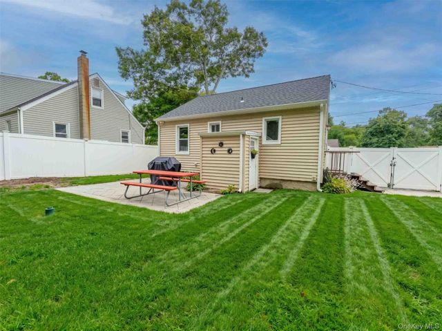41 W 6th Street, Patchogue, NY 11772