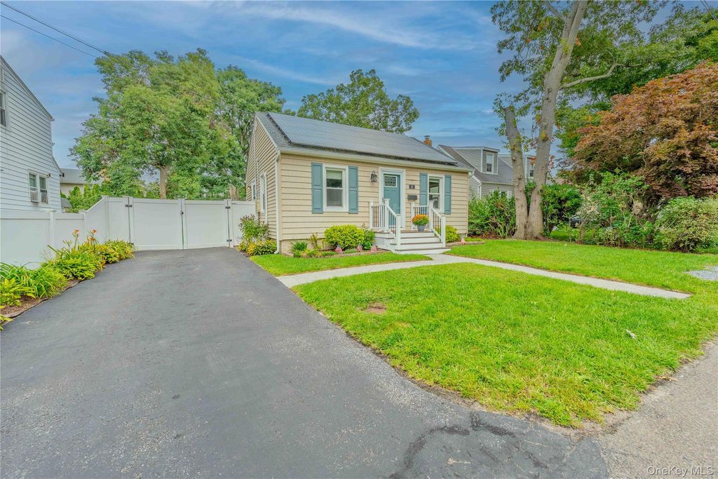 41 W 6th Street, Patchogue, NY 11772 — photo 2