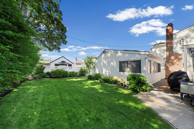 164 Gordon Road, Valley Stream, NY 11581
