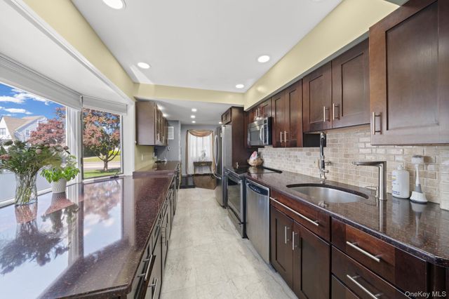 164 Gordon Road, Valley Stream, NY 11581