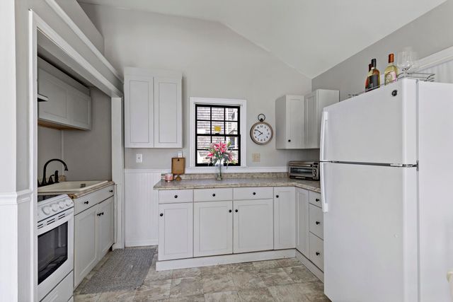 6 Scottsdale Road, Centerville, MA 02632