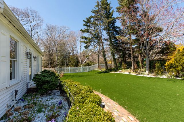 6 Scottsdale Road, Centerville, MA 02632
