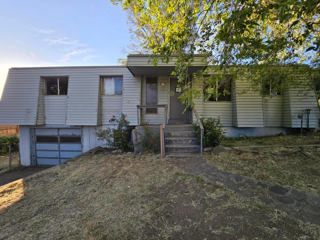 444 NE Cedar Street, Madras, OR 97741
