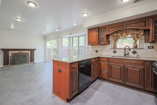 20 Sarahs Grove Lane, Schaumburg, IL 60193