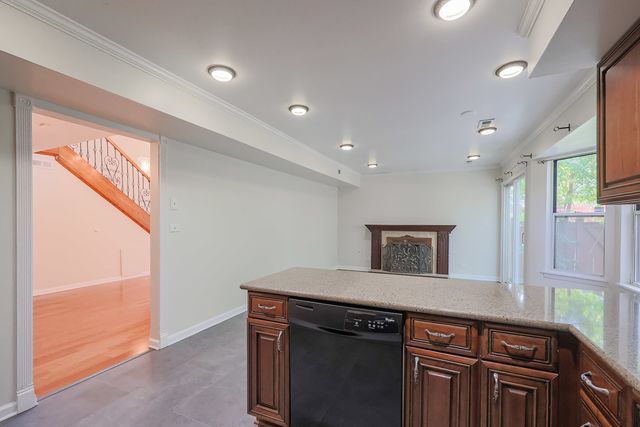 20 Sarahs Grove Lane, Schaumburg, IL 60193