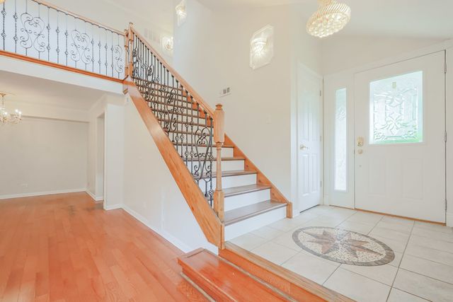 20 Sarahs Grove Lane, Schaumburg, IL 60193