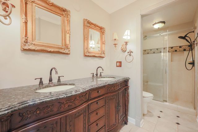20 Sarahs Grove Lane, Schaumburg, IL 60193
