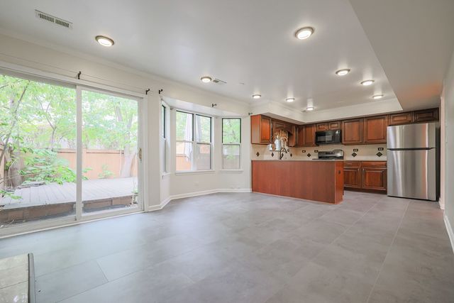 20 Sarahs Grove Lane, Schaumburg, IL 60193