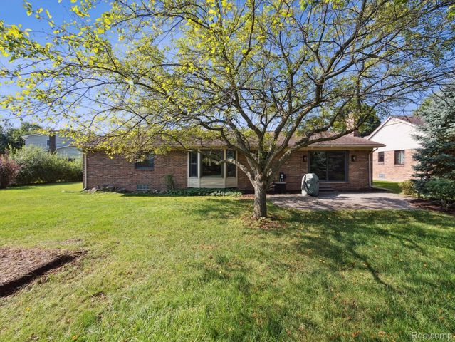 17018 WHITE HAVEN Drive, Northville Twp, MI 48168