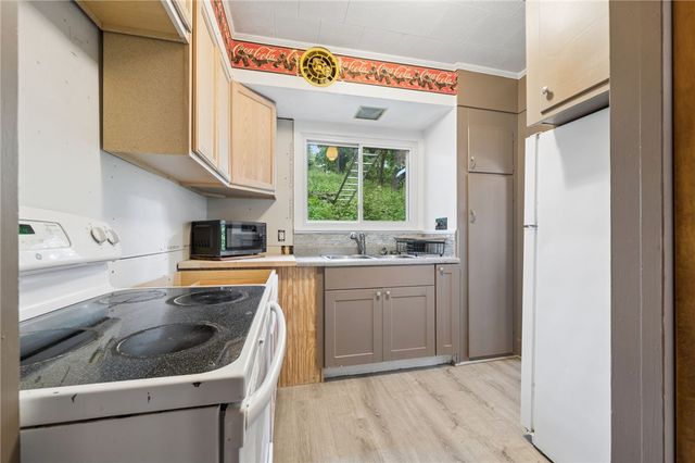 339 Good St, Jeannette, PA 15644