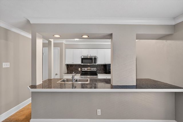 5932 Sandhurst Lane 114, Dallas, TX 75206