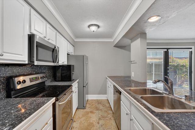 5932 Sandhurst Lane 114, Dallas, TX 75206
