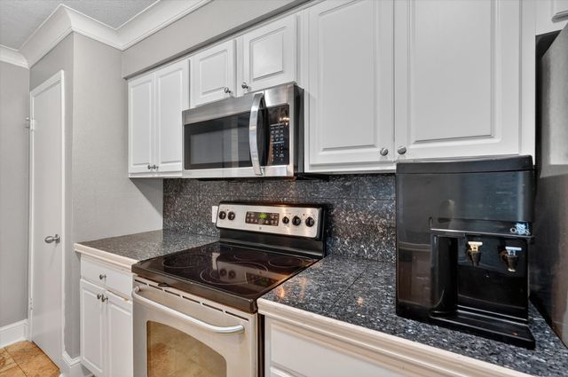 5932 Sandhurst Lane 114, Dallas, TX 75206