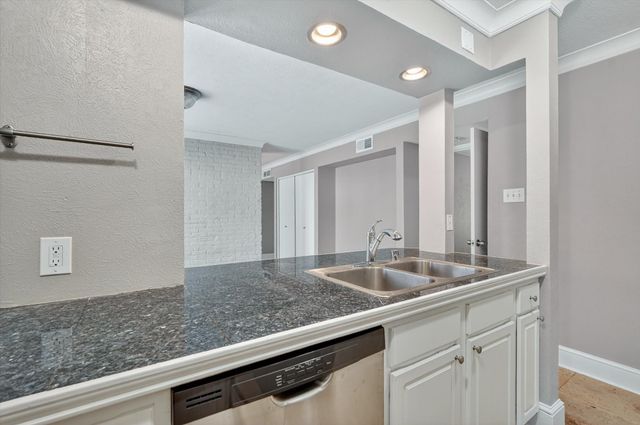 5932 Sandhurst Lane 114, Dallas, TX 75206