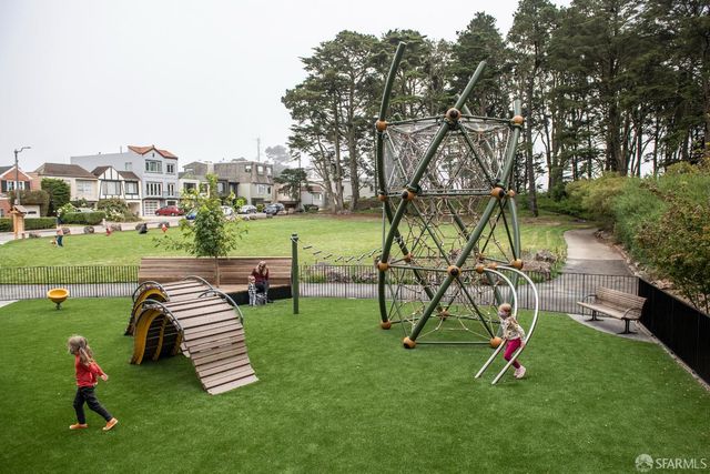 2123 Funston Avenue, San Francisco, CA 94116