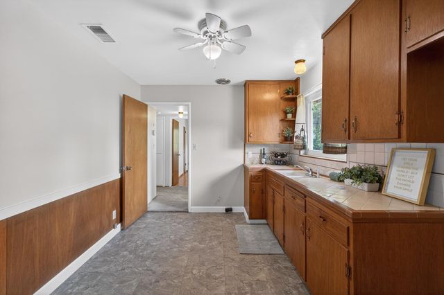 153 Globe Ave, Sacramento, CA 95815