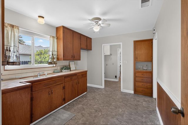 153 Globe Ave, Sacramento, CA 95815