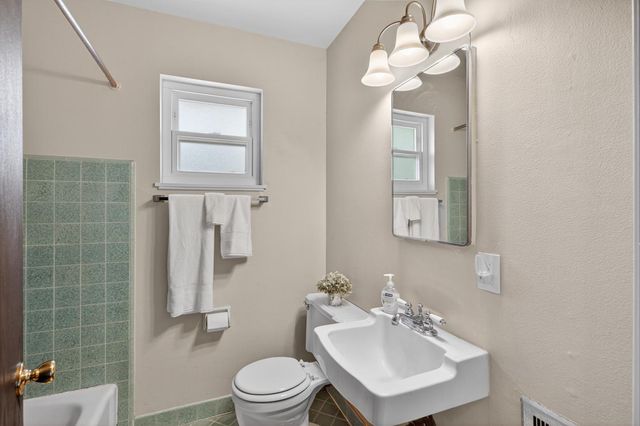 153 Globe Ave, Sacramento, CA 95815