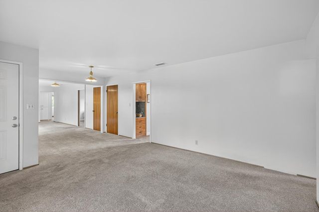 153 Globe Ave, Sacramento, CA 95815